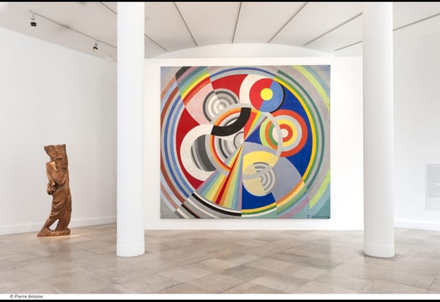 Cubist gallery room at Musée d'Art Moderne, ideal for upscale corporate events and cocktail parties.