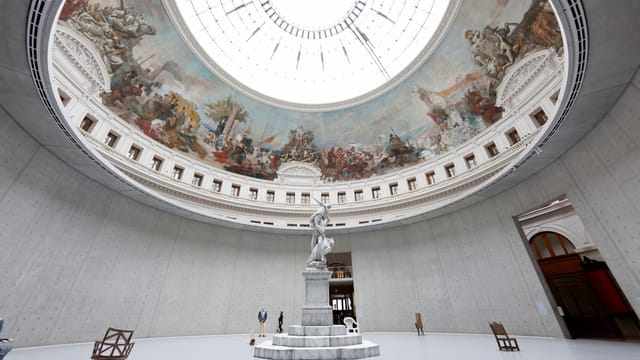 Rotonde Bourse de Commerce: architectural gala venue for exclusive evening receptions.