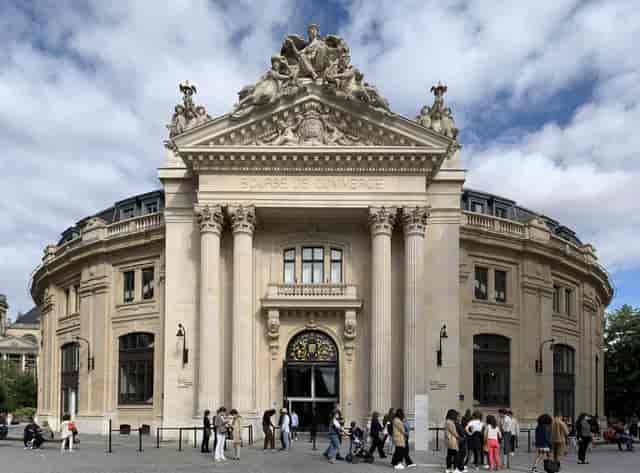 Bourse de Commerce foyer architecture, iconic Paris venue for corporate events and luxury galas.