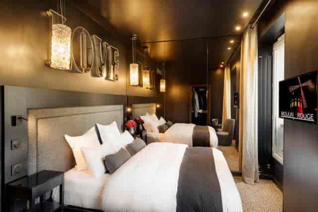 Boutique hotel room at B Montmartre with mirrored walls, ideal for incentive travel and events.