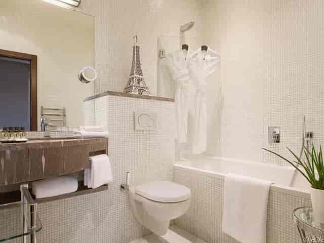 Luxury hotel bathroom with premium amenities for VIP corporate events and site inspections.