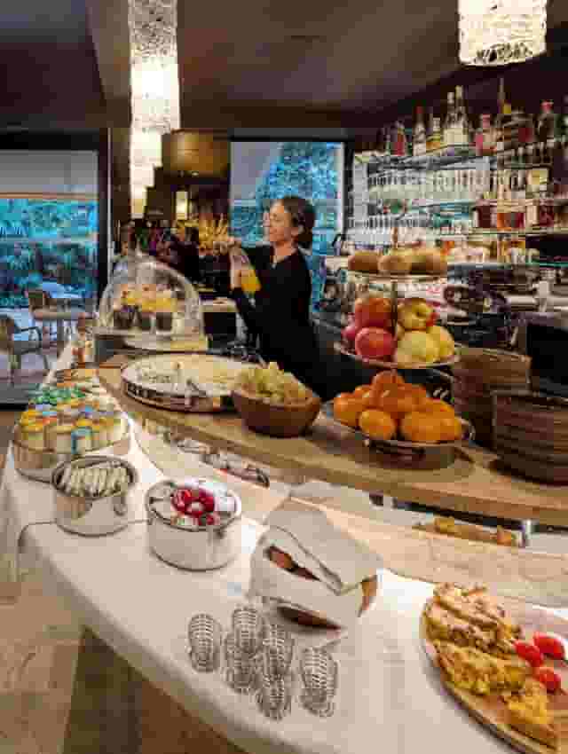 Dining bar