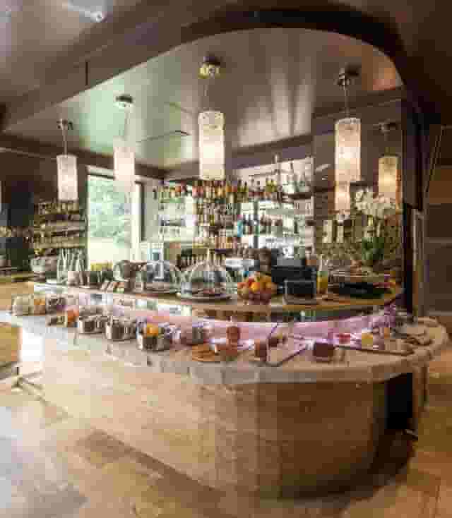 Dining bar