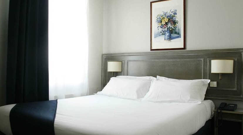 Standard hotel guest room at New Hotel Opéra, ideal for business conference accommodation.