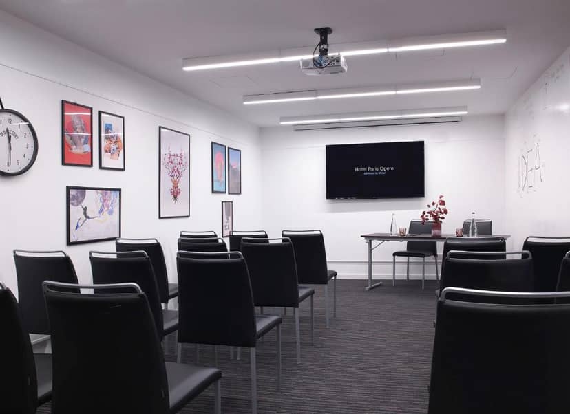 Theater-style Montmartre Meeting Room at Hotel Paris Opéra for professional corporate events.