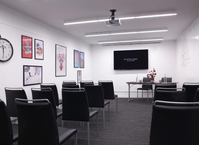 Theater-style Montmartre Meeting Room at Hotel Paris Opéra for professional corporate events.