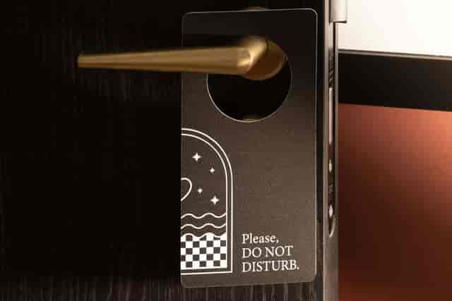 Hotel door hanger at Grand Cœur Latin for conference privacy and event room management.