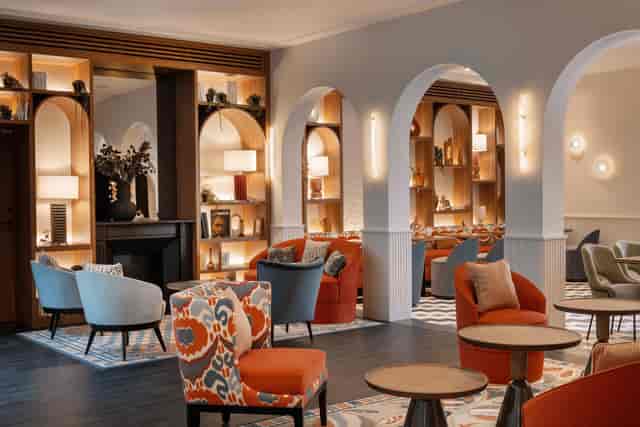 Sophisticated lounge at Hôtel Grand Cœur Latin for corporate retreats and networking meetings.