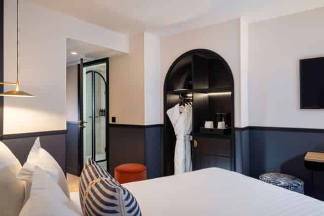 Rooms & Suites