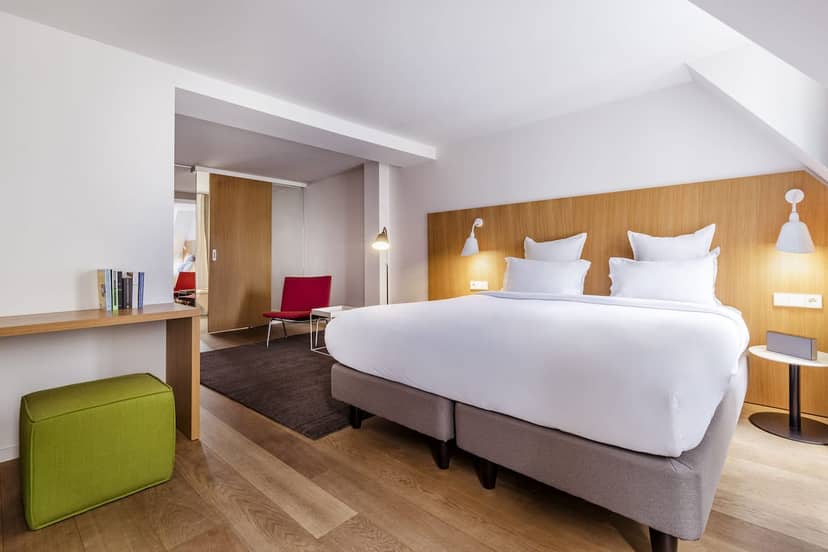Executive room with modern workspace for VIP business retreats and corporate meetings.