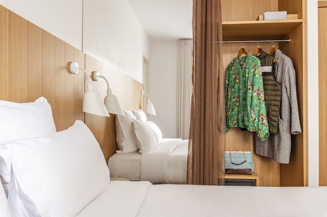 Modern twin-bed hotel room at 9Hotel République for business travel and conference lodging.