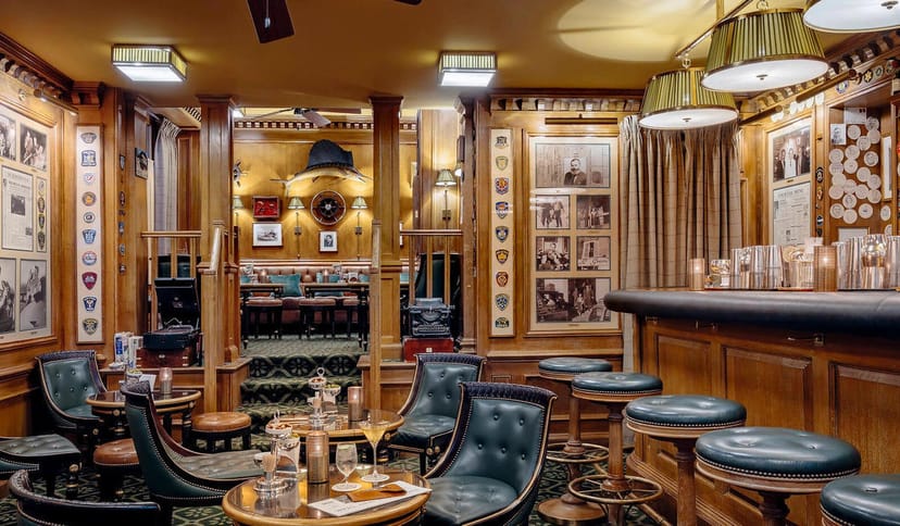Cozy hotel bar in Paris for VIP receptions and corporate networking events.