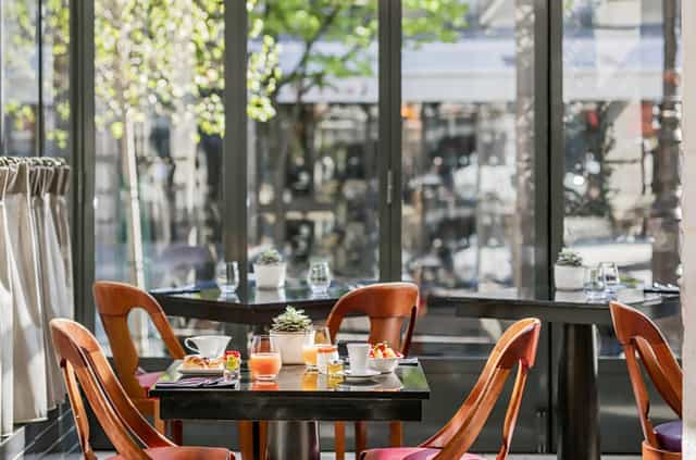 Modern restaurant breakfast meeting space for luxury corporate events and intimate breakout sessions.