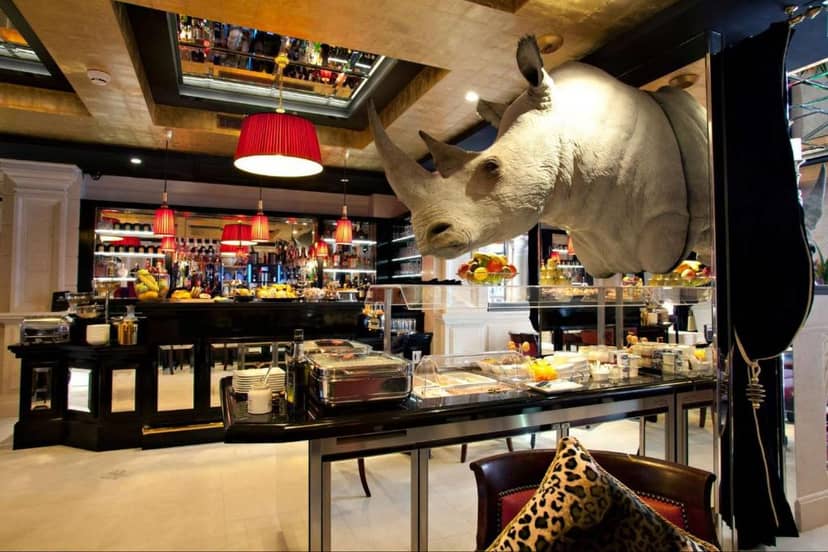 Rhino head buffet decor at Maison Albar Le Champs-Elysées, perfect for themed corporate events.