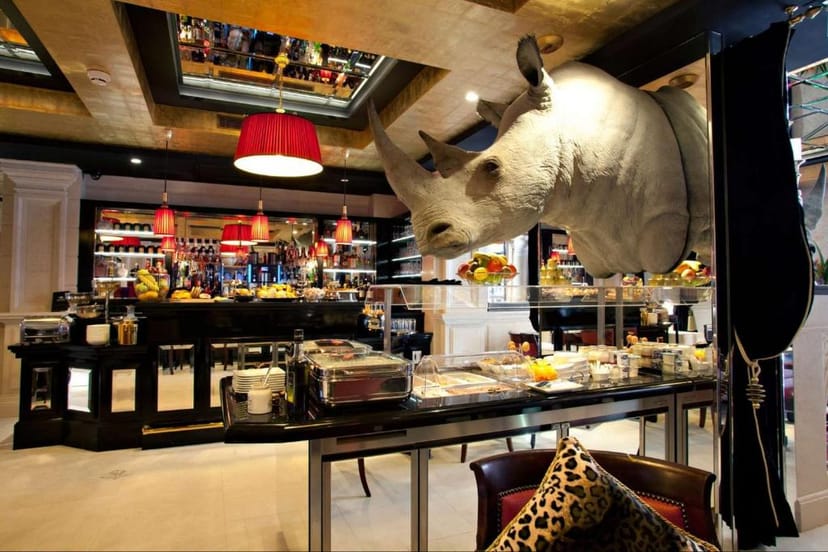 Rhino head buffet decor at Maison Albar Le Champs-Elysées, perfect for themed corporate events.