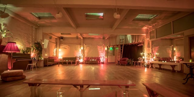 Industrial-chic Loft Lechapelais festival hall with ambient lighting for networking event rental.