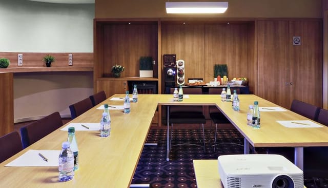 U-shaped boardroom meeting room at Hotel Mercure Paris Vaugirard for business events and workshops.