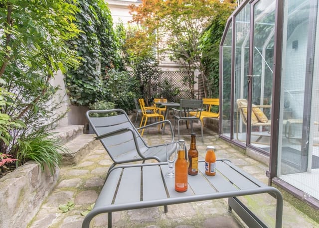 Garden breakout space at Hotel Passy Eiffel for networking and corporate events.