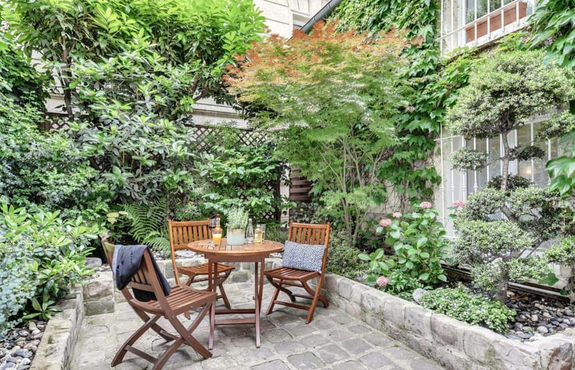Lush courtyard at Hotel Passy Eiffel for VIP networking and private breakout sessions.
