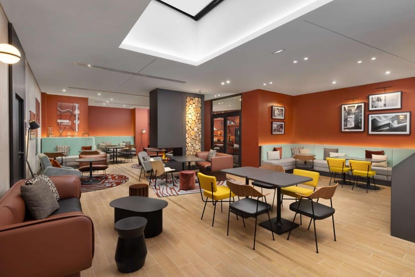 Modern breakout space at Canopy Paris Eiffel Tower for professional networking and VIP events.