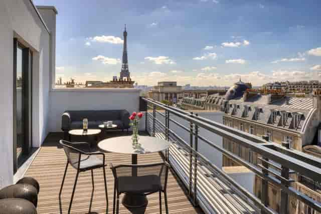 VIP lounge at Canopy Paris Eiffel Tower, ideal for executive retreats and incentive travel.