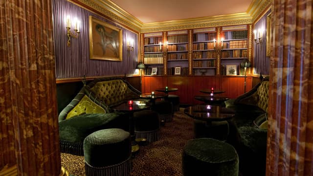 Cocktail bar