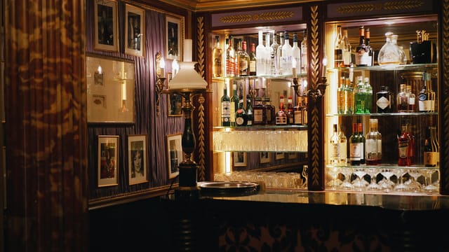 Wilde's Lounge: Opulent hotel bar for VIP networking and sophisticated cocktail receptions.