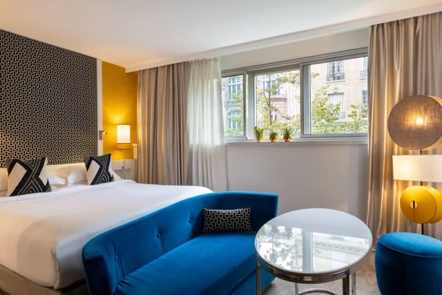 Rooms & Suites