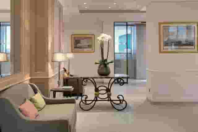 Blaise Lounge