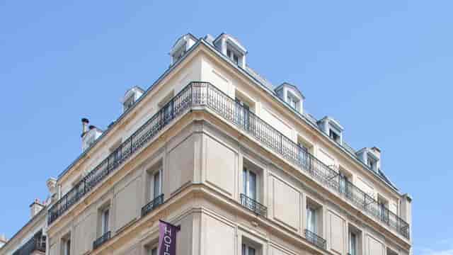 Intimate seminar room at Hôtel Duret, boutique European venue for high-end corporate board meetings.