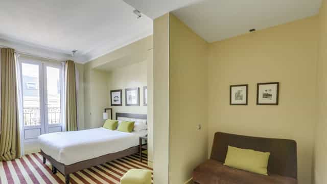 Hôtel Duret seminar suite with seating nook for VIP business meetings and small breakout sessions.