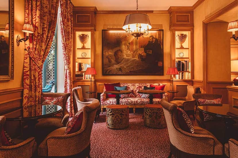 VIP lounge at Hôtel de l’Abbaye Paris with residential decor for private networking events.