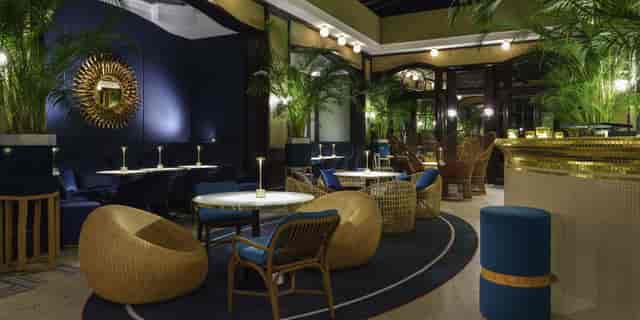Private Bar at Hôtel l'Échiquier Opéra: Sophisticated lounge for cocktail receptions and networking.