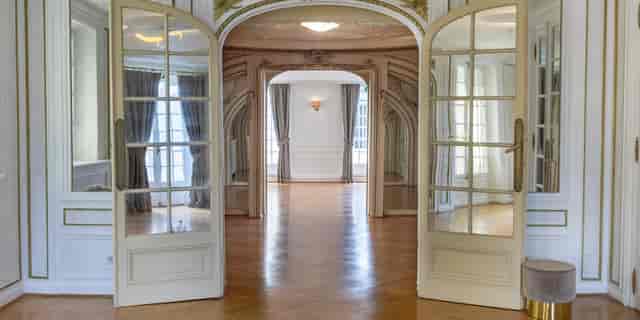 Elegant Salons Auteuil at Salons Maillot for boutique networking or upscale boardroom events.