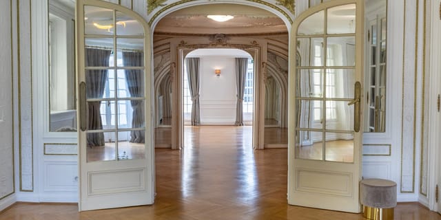 Elegant Salons Auteuil at Salons Maillot for boutique networking or upscale boardroom events.