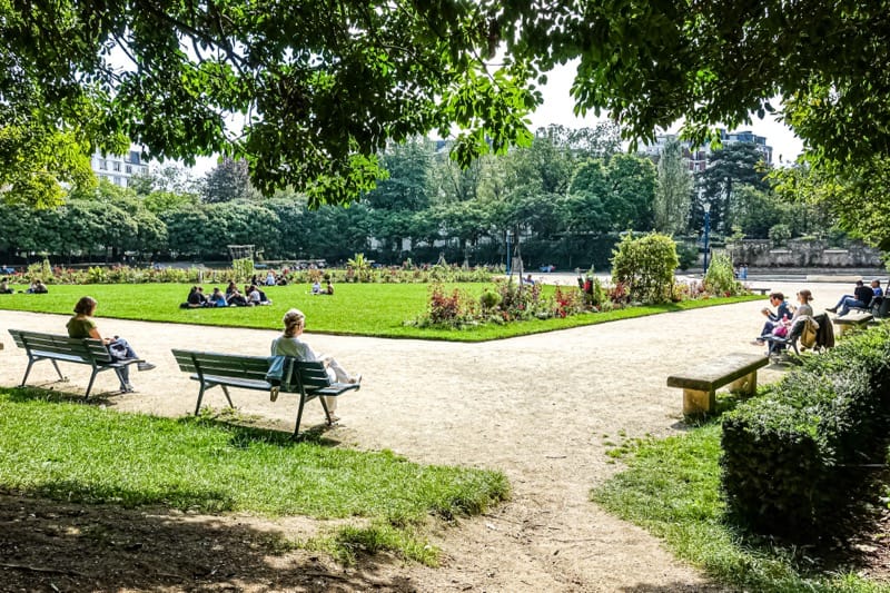 Jardin des Plantes square: outdoor breakout space for professional networking and corporate events.