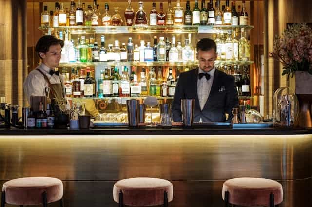 Luxury bar at Pavillon Faubourg Saint-Germain for VIP receptions and networking soirées.