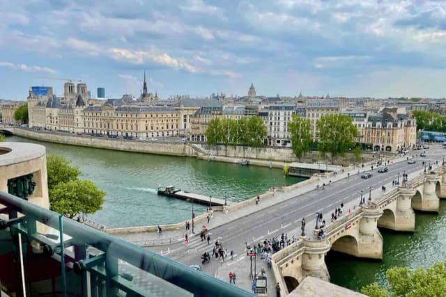 Le Tout-Paris