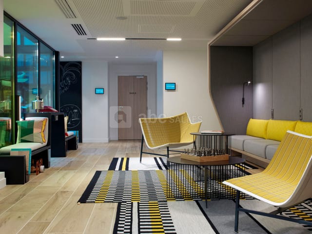 Contemporary lounge at Courtyard Gare de Lyon, perfect for corporate networking and event planning.