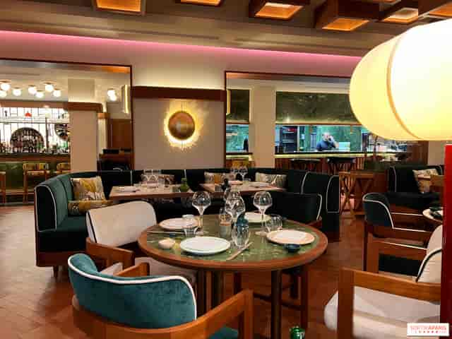 Upscale Paris restaurant with velvet seating for VIP dinners and executive networking events.