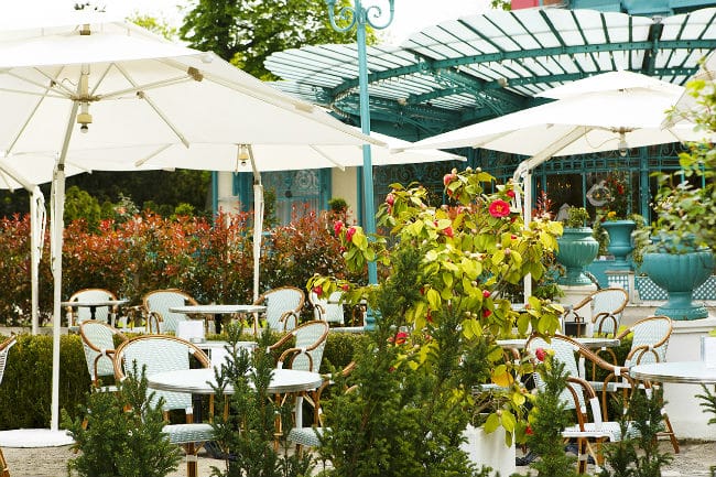 Outdoor cocktail reception terrace at La Grande Cascade with botanical decor for event venues.