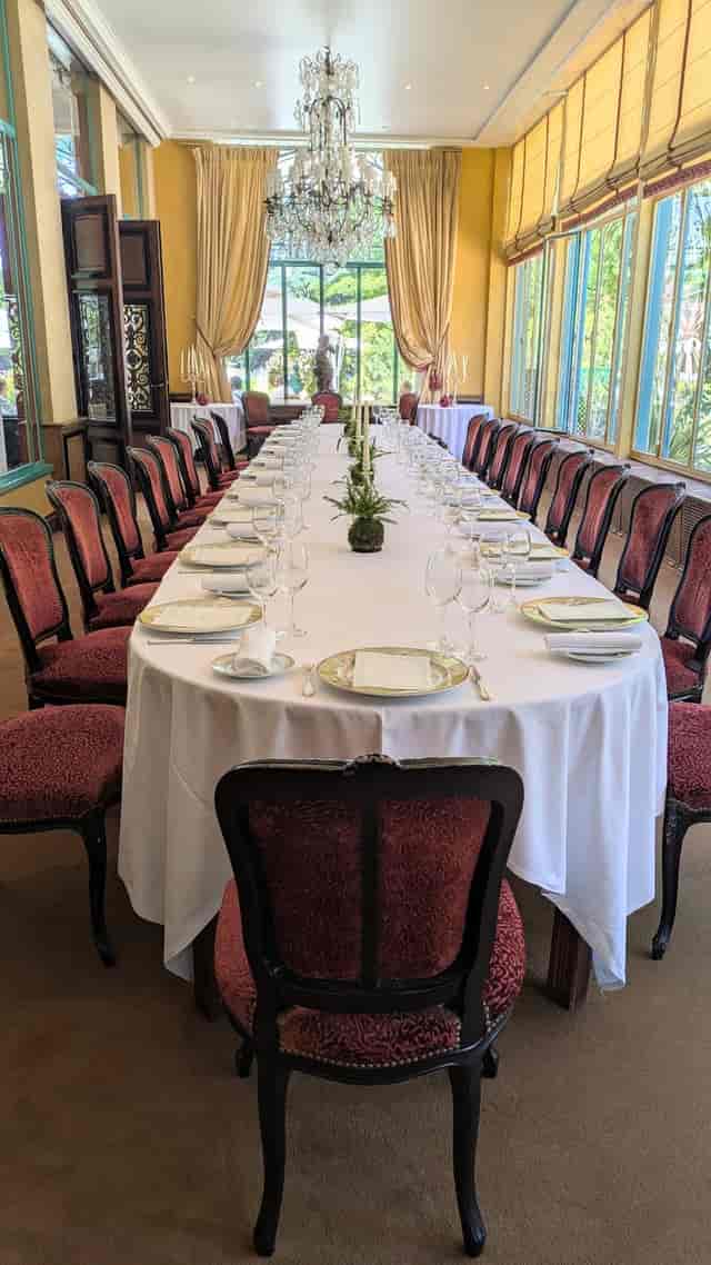 Boardroom-style formal dining table at La Grande Cascade for corporate events and gala dinners.