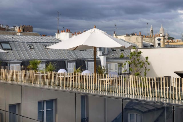 Rooftop lounge at Hotel Opéra Liège with Parisian views for cocktail reception events.