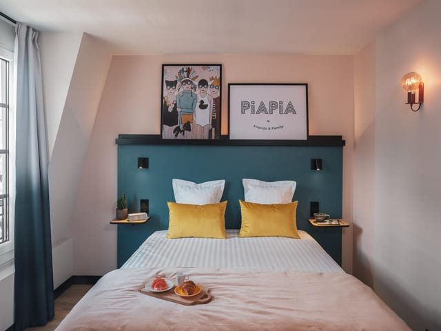 Boutique Hôtel Piapia TV lounge with accent lighting, ideal for corporate retreat venues.