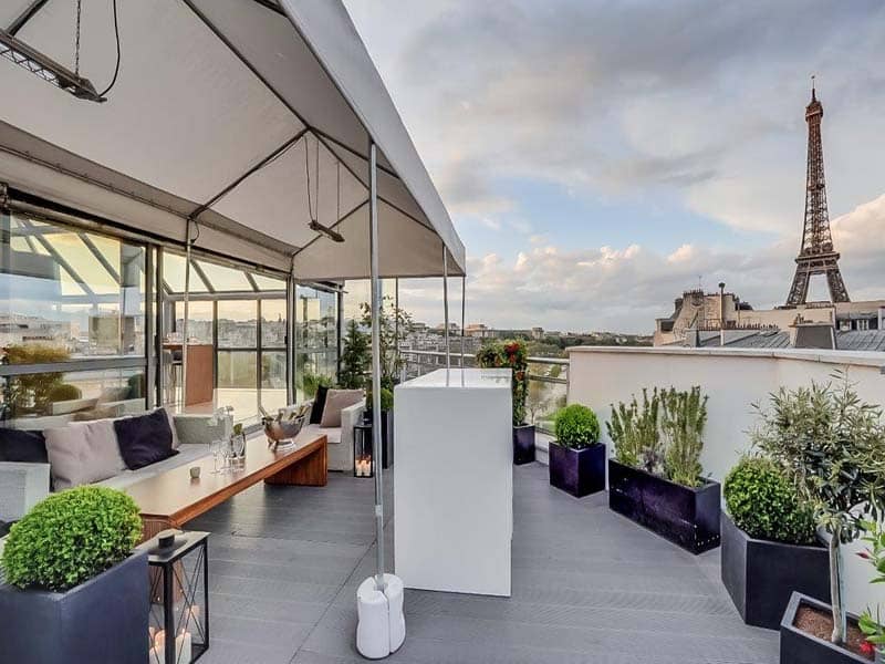 Rooftop Grenelle Paris: Luxury corporate event venue with iconic Eiffel Tower view.
