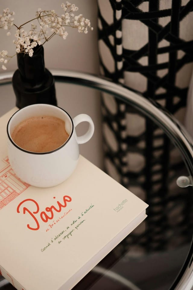 Quiet morning coffee at Hôtel Dalila coworking space for professional event planning.