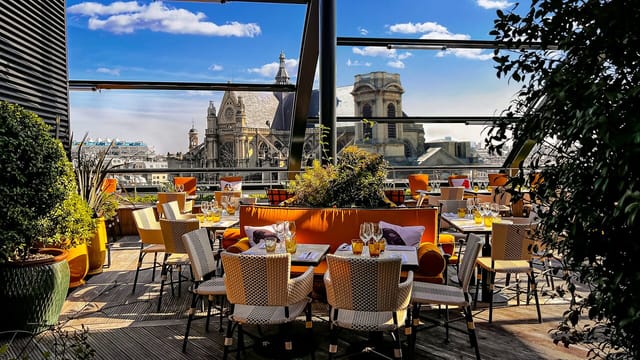 Luxury rooftop terrace in Paris for VIP cocktail receptions and exclusive networking events.