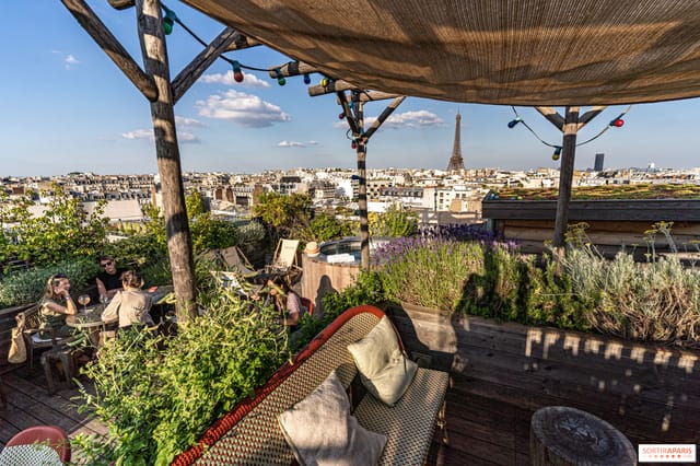 Rooftop terrace in Paris with iconic city views, ideal for luxury corporate reception events.