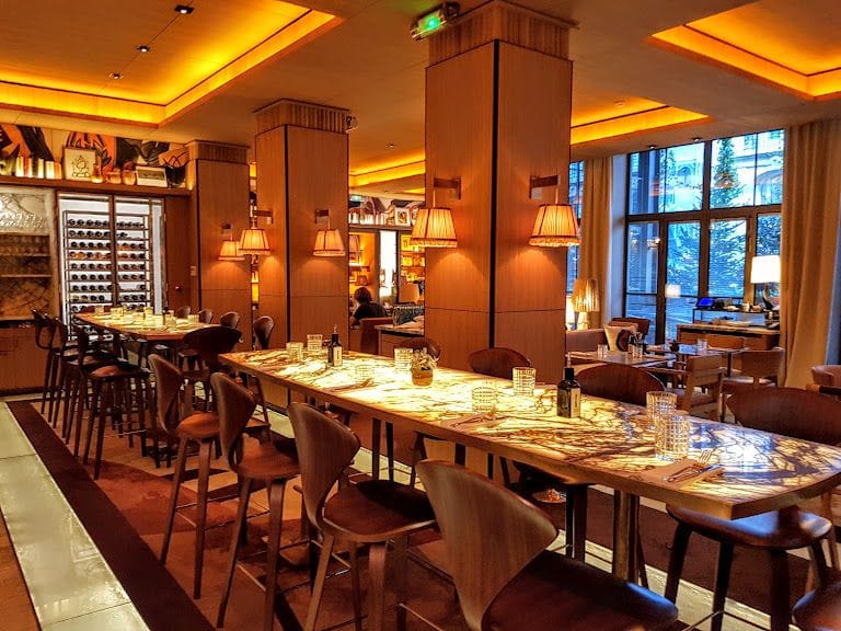 High-end restaurant in Brach, elegant private dinner venue for corporate networking events.