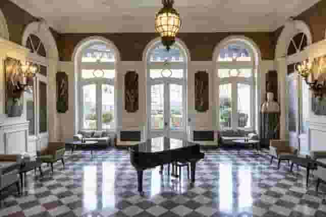 Salon Lafayette